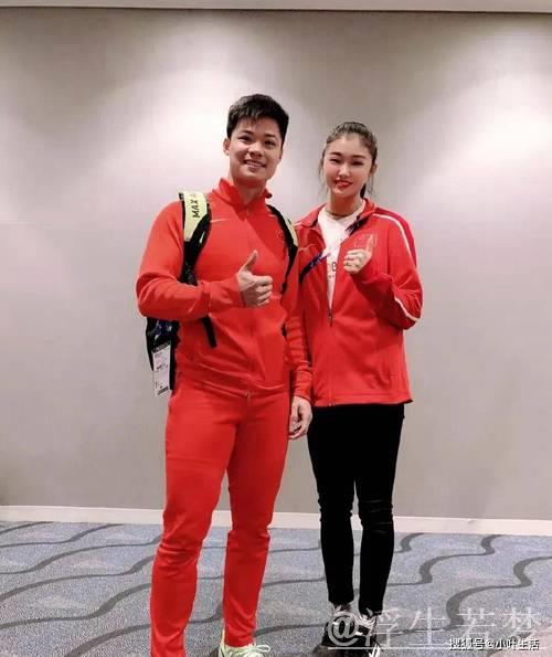 吴艳妮与苏炳添合影曝光，面容变化明显，身高略显差距