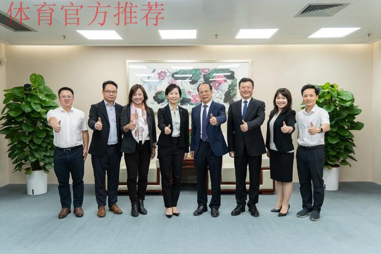 加强交流 林晓华会见"新华青年足球大使"代表团 加强交流 林晓华会见"新华青年足球大使"代表团